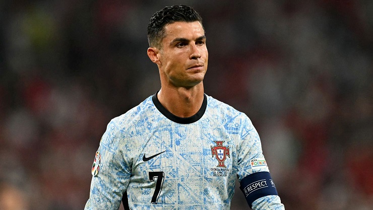 CRISTIANO RONALDO breekt door de 900e goal van zijn carrière